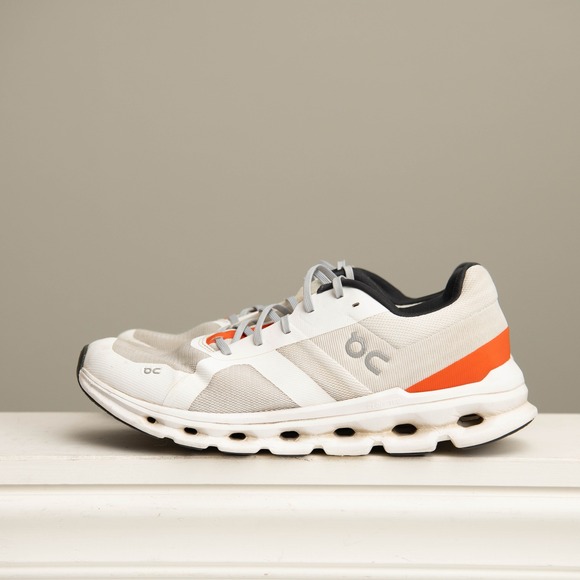 On CloudRunner Mens 11 Running Shoes White On Clouds Athleisure Gym Performance - Picture 3 of 10